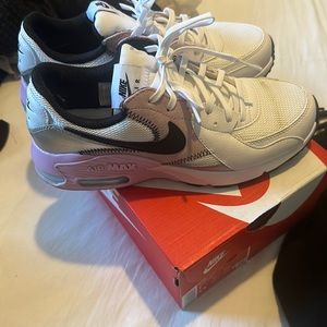 Barely worn Nike air max